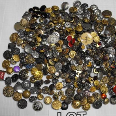 LOT 15  Antique and Vintage Metal Buttons