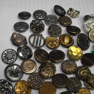 LOT 37  Antique and Vintage Buttons