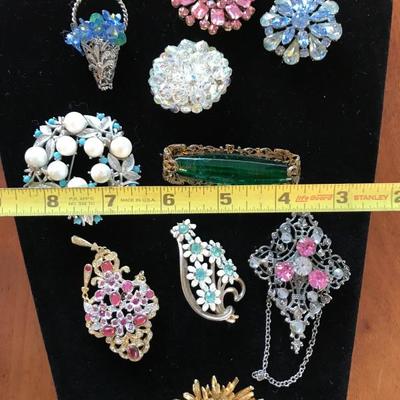 Lot of 10 Pendants / Brooches [2014]