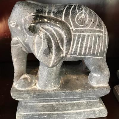 Pair of Elephant Bookends / Figurines [2068]