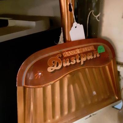 Dust pan