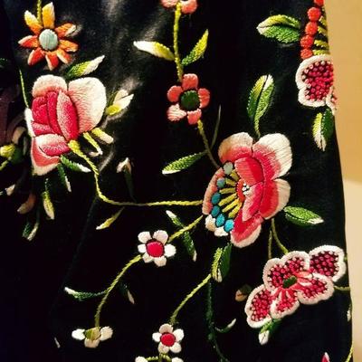 Vtg Plum blossom & Peony all embroidered silk Jacket