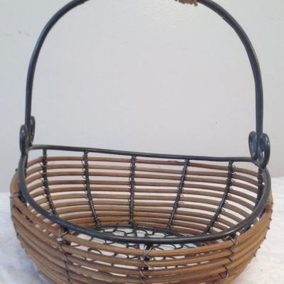 Asian Style Basket w/handle 10 x 9