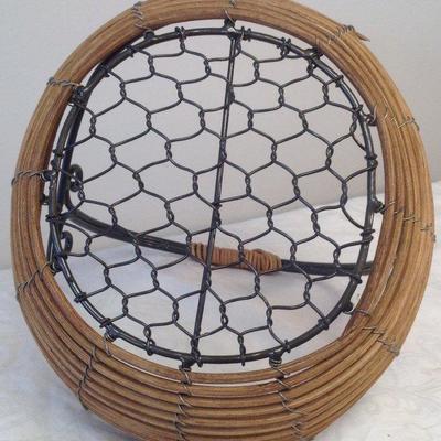 Asian Style Basket w/handle 10 x 9