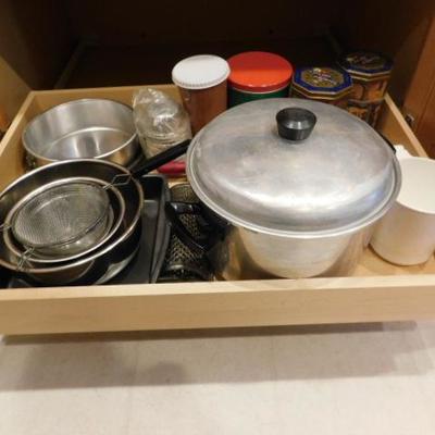 Collection of Kitchenware