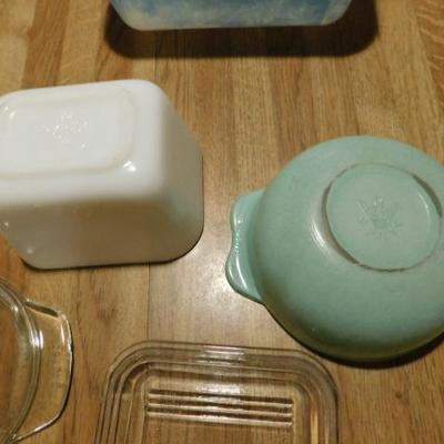 Set of Three Vintage Lidded Pyrex Dishes 