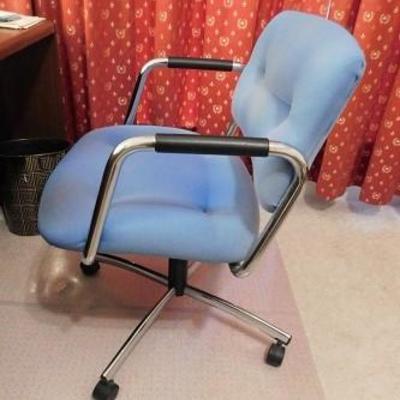 Cushioned Swivel Office Chair with Chrome Frame
