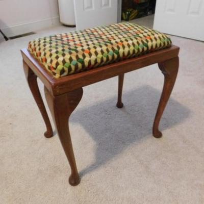 Small Wood Framed Sitting Bench with Cross Stitch Seat Cushion 18