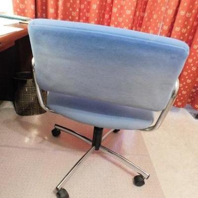 Cushioned Swivel Office Chair with Chrome Frame