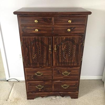Lot 21 - Perfectly Sized Dresser