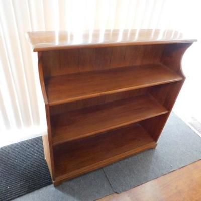 Ethan Allen Solid Wood Heirloom Collection Maple Book Stand 36