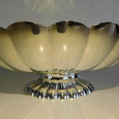 Reed and Barton Scalloped Silver Plate 12