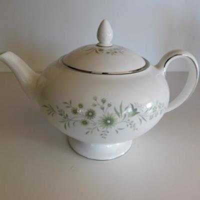 Wedgewood Westbury Platinum Trim Footed Teapot 9.5