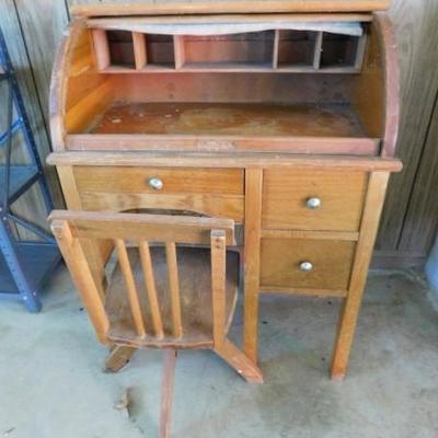 Rare Vintage Child's Oak Roll Top Desk with Swivel Chair  27
