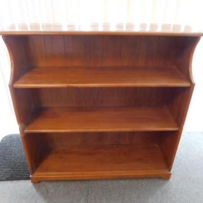 Ethan Allen Solid Wood Heirloom Collection Maple Book Stand 36