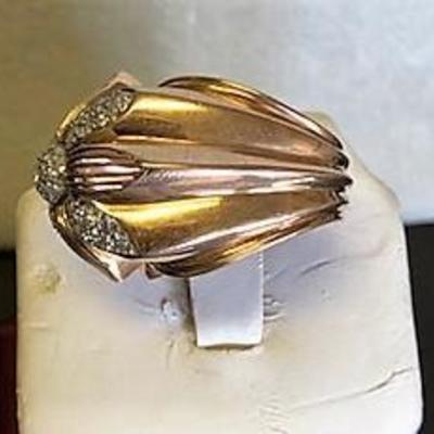 Ladies Vintage 18K Gold Pave' Style Ring (Size 8) 