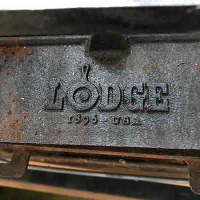 Lot 89 - Cast Iron Lodge Hibachi Grill and Horseshoes