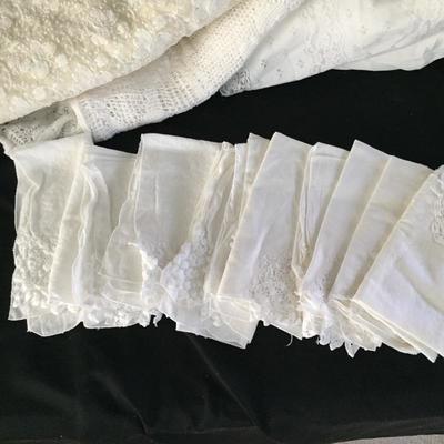Lot 21 - Linens and Lace