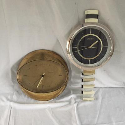 Lot 139 - Vintage Style Clocks