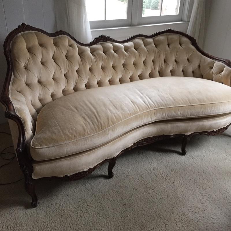 Lot 137 Victorian Velvet Tufted Couch