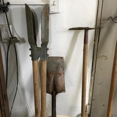 Lot 88 - Garden Essential Tools