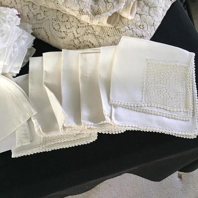 Lot 21 - Linens and Lace