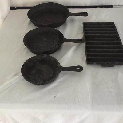 Lot 76 - Cast Iron Skillets and Corn Bread Pan