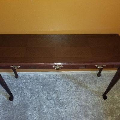 Cherry color wood sofa table with drawer