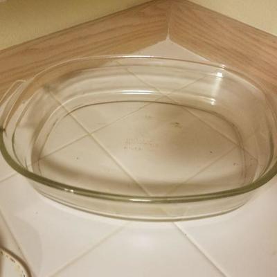 Oval glass pyrex casserole dish 