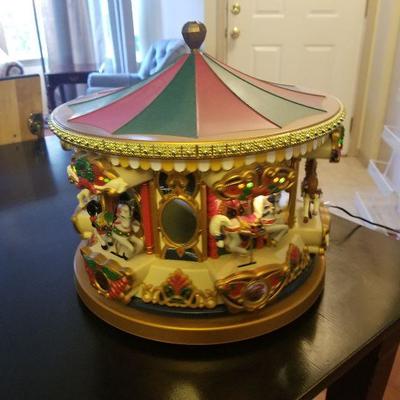 Mr Christmas Holiday Merry-Go-Round WQRKS 