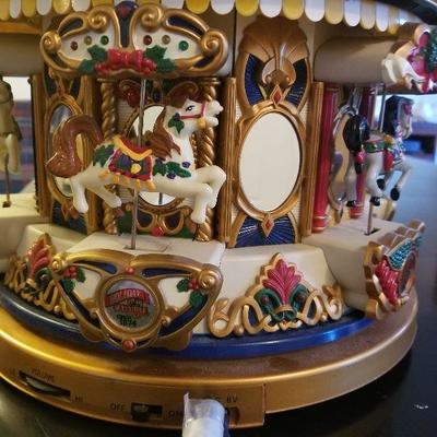 Mr Christmas Holiday Merry-Go-Round WQRKS 