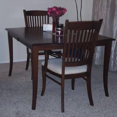 NICE Dining Room Table With Leaves & 6 Chairs 