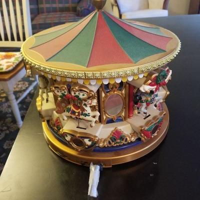 Mr Christmas Holiday Merry-Go-Round WQRKS 