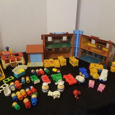 Vintage 1980 FISHER PRICE House & Other Mixed Accessories Trucks Cars - #39-A