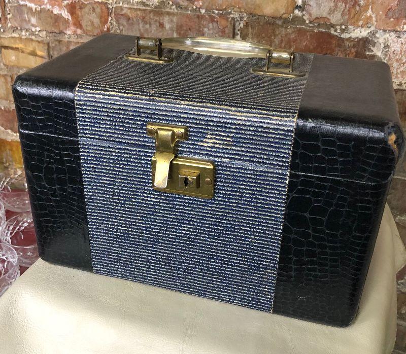 VINTAGE COSMETICS CASE