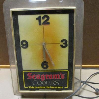 Seagram's Coolers Lighted Clock. 