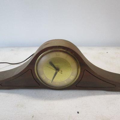 United Clock Corp. Wood Electric Mantle Clock #280 Convex Bubble Glass