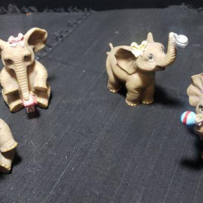 Set of 4 baby elephants 