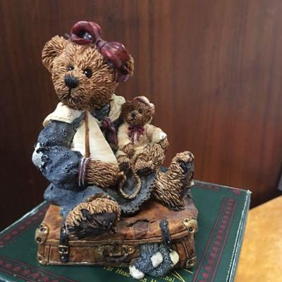 Boyds Bear  Bailey bear with suitcase