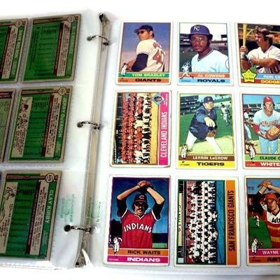 1975/76 TOPPS Baseball Cards Collection in Binder - 108 Cards Lot