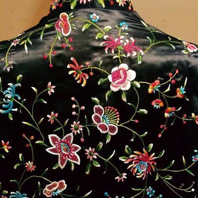 Vtg Plum blossom & Peony all embroidered silk Jacket