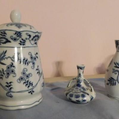 Delft Blue Danuabe Pottery Set