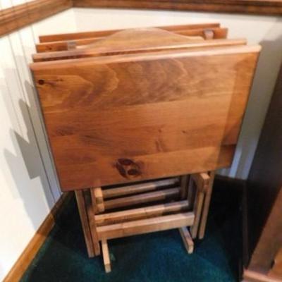 Like New Set of Four Oak TV Fold Trays with Stand