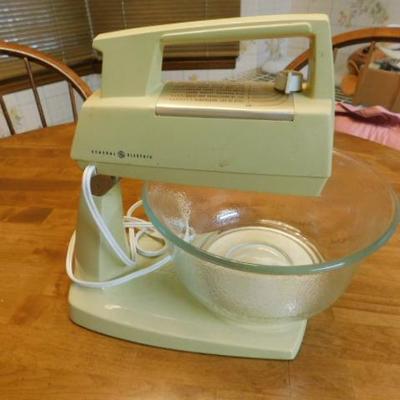 Vintage GE Counter Top Mixer with Original GE Marked Glass Bowl