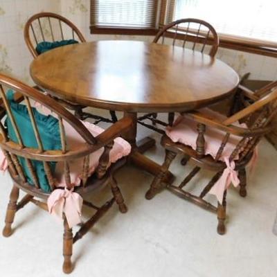 Round Alder Wood Table with Four Chairs 48