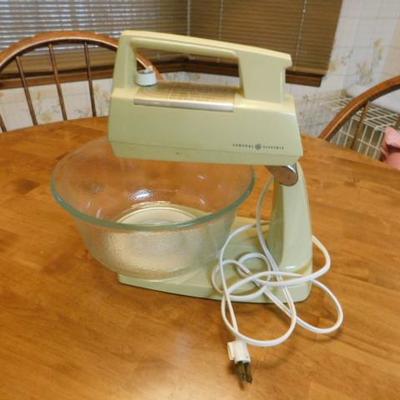 Vintage GE Counter Top Mixer with Original GE Marked Glass Bowl