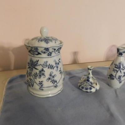 Delft Blue Danuabe Pottery Set