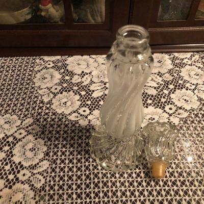 GLASS DECANTER WITH LID