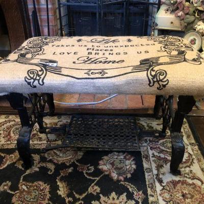 UPHOLSTERED SEWING MACHINE BENCH