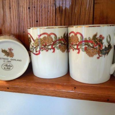 Lot 175: Mixed Lot Beverage and Tabletop Pieces